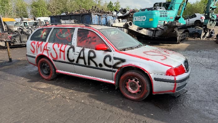 Smash Car Praha: zážitek, při kterém rozbijete skutečné auto